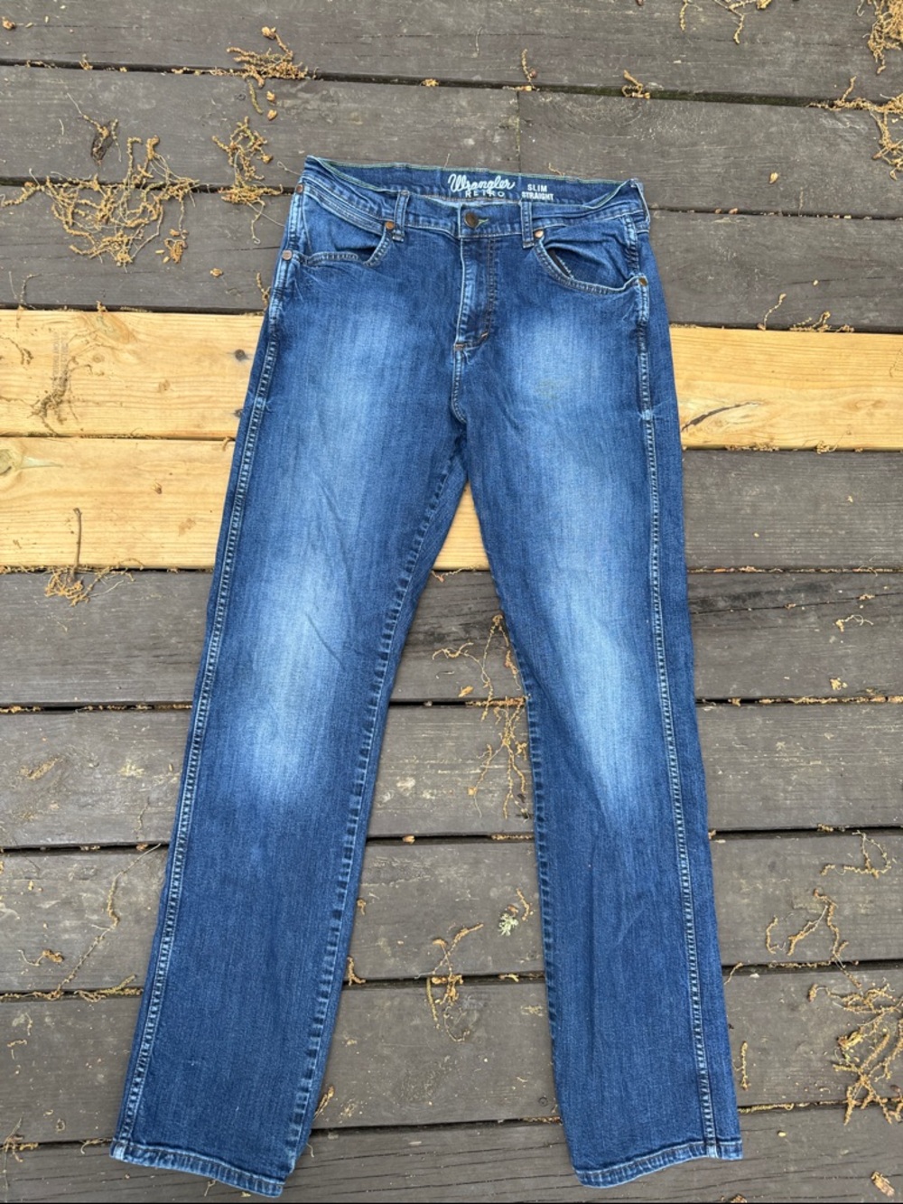 Wrangler Men Retro Slim Straight Denim Jeans in Medium Blue Fade size 32x34